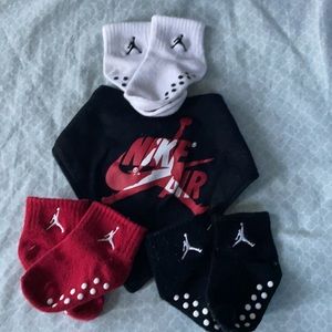 💥SOLD💥 7pc x 0-3m (black / red / white